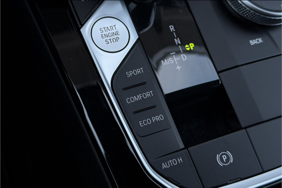 BMW 1-serie 118i M-Sport | Stoelverwarming | Live Cockpit Prof. | Carplay | PDC V & A