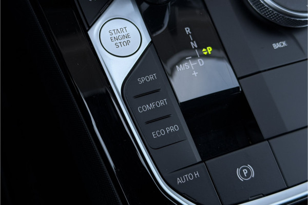 BMW 1-serie 118i M-Sport | Stoelverwarming | Live Cockpit Prof. | Carplay | PDC V & A