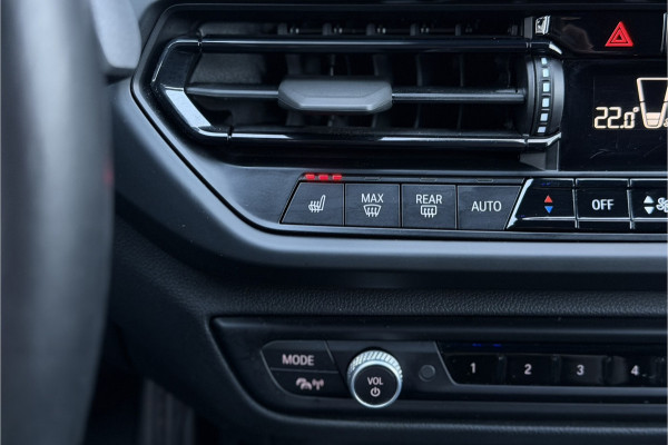 BMW 1-serie 118i M-Sport | Stoelverwarming | Live Cockpit Prof. | Carplay | PDC V & A