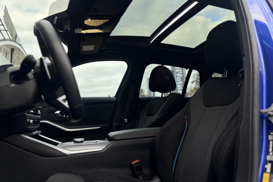BMW 3 Serie Touring 330e M-Sport | 19,5 kWh | Panodak | Head-Up | Memory | Trekhaak | 360° Camera | Fabrieksgarantie