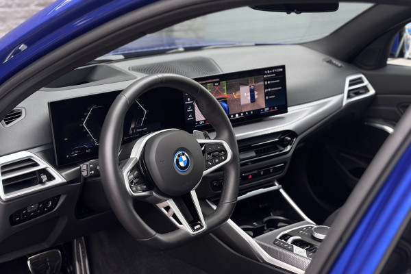 BMW 3 Serie Touring 330e M-Sport | 19,5 kWh | Panodak | Head-Up | Memory | Trekhaak | 360° Camera | Fabrieksgarantie
