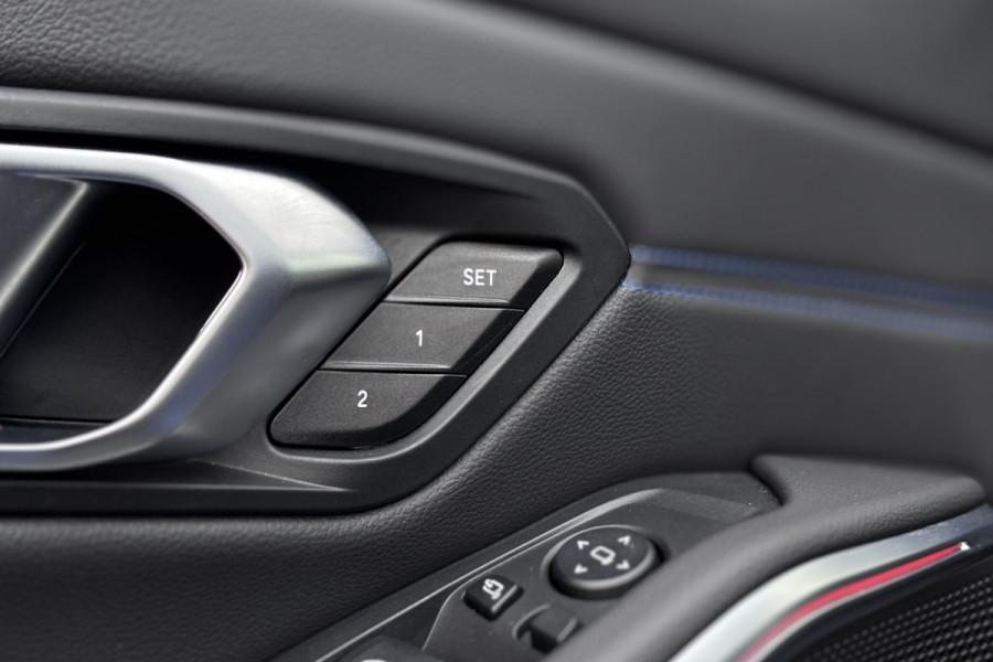 BMW 3 Serie Touring 330e M-Sport | 19,5 kWh | Panodak | Head-Up | Memory | Trekhaak | 360° Camera | Fabrieksgarantie