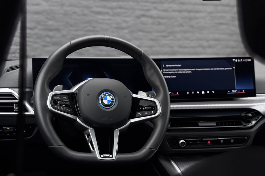 BMW 3 Serie Touring 330e M-Sport | 19,5 kWh | Panodak | Head-Up | Memory | Trekhaak | 360° Camera | Fabrieksgarantie