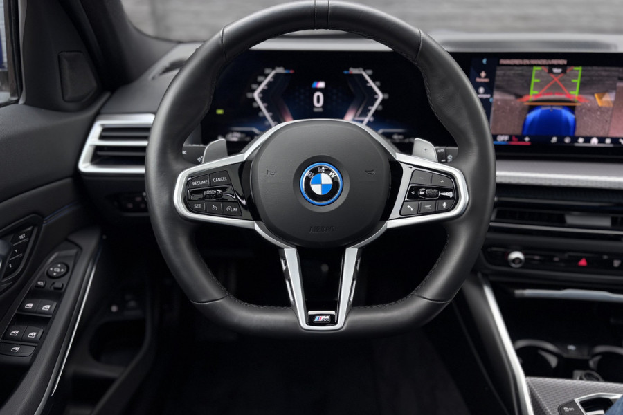 BMW 3 Serie Touring 330e M-Sport | 19,5 kWh | Panodak | Head-Up | Memory | Trekhaak | 360° Camera | Fabrieksgarantie