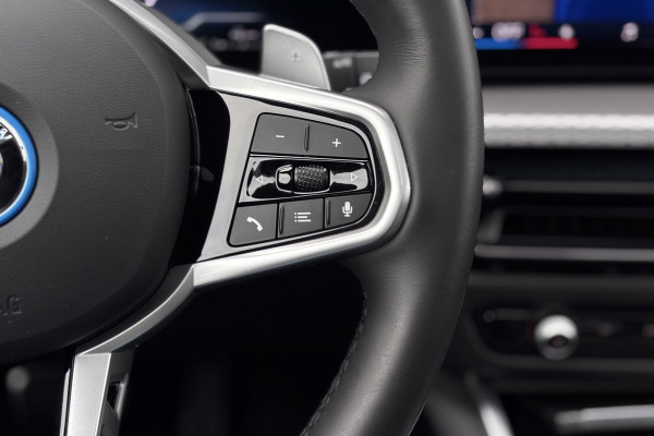 BMW 3 Serie Touring 330e M-Sport | 19,5 kWh | Panodak | Head-Up | Memory | Trekhaak | 360° Camera | Fabrieksgarantie
