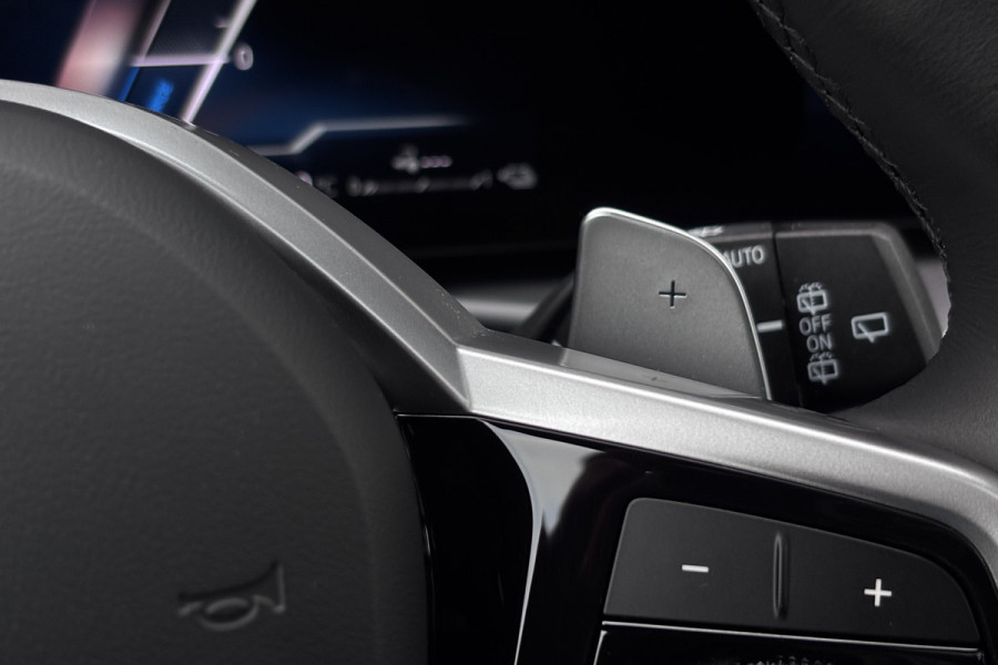 BMW 3 Serie Touring 330e M-Sport | 19,5 kWh | Panodak | Head-Up | Memory | Trekhaak | 360° Camera | Fabrieksgarantie