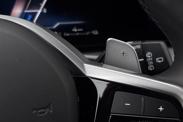 BMW 3 Serie Touring 330e M-Sport | 19,5 kWh | Panodak | Head-Up | Memory | Trekhaak | 360° Camera | Fabrieksgarantie