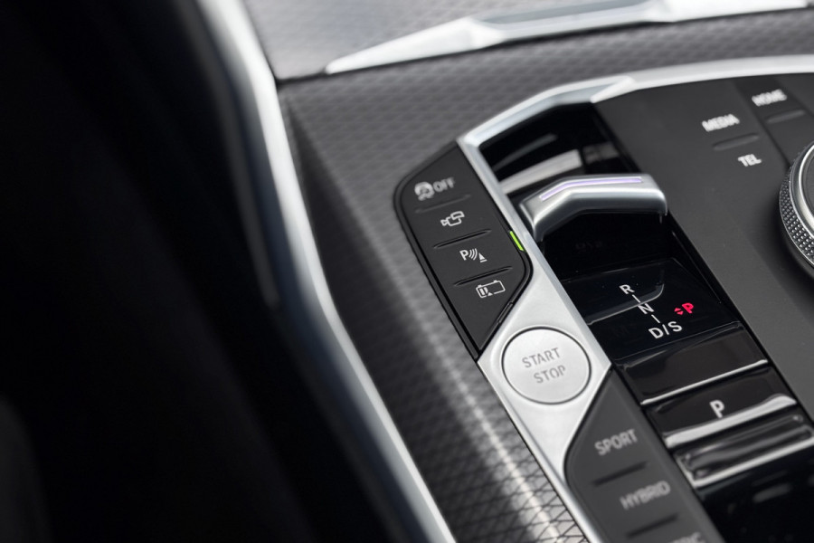 BMW 3 Serie Touring 330e M-Sport | 19,5 kWh | Panodak | Head-Up | Memory | Trekhaak | 360° Camera | Fabrieksgarantie