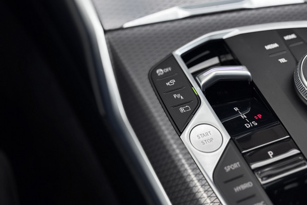 BMW 3 Serie Touring 330e M-Sport | 19,5 kWh | Panodak | Head-Up | Memory | Trekhaak | 360° Camera | Fabrieksgarantie