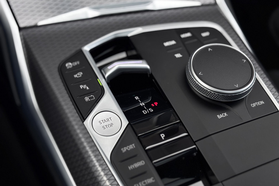BMW 3 Serie Touring 330e M-Sport | 19,5 kWh | Panodak | Head-Up | Memory | Trekhaak | 360° Camera | Fabrieksgarantie