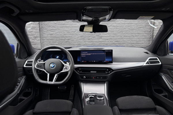BMW 3 Serie Touring 330e M-Sport | 19,5 kWh | Panodak | Head-Up | Memory | Trekhaak | 360° Camera | Fabrieksgarantie