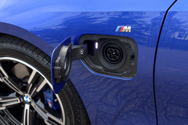 BMW 3 Serie Touring 330e M-Sport | 19,5 kWh | Panodak | Head-Up | Memory | Trekhaak | 360° Camera | Fabrieksgarantie