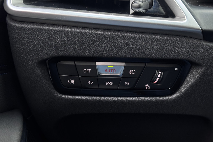 BMW 3 Serie Touring 330e M-Sport | 19,5 kWh | Panodak | Head-Up | Memory | Trekhaak | 360° Camera | Fabrieksgarantie