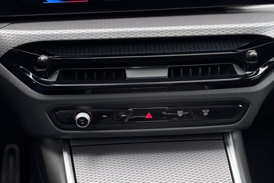 BMW 3 Serie Touring 330e M-Sport | 19,5 kWh | Panodak | Head-Up | Memory | Trekhaak | 360° Camera | Fabrieksgarantie