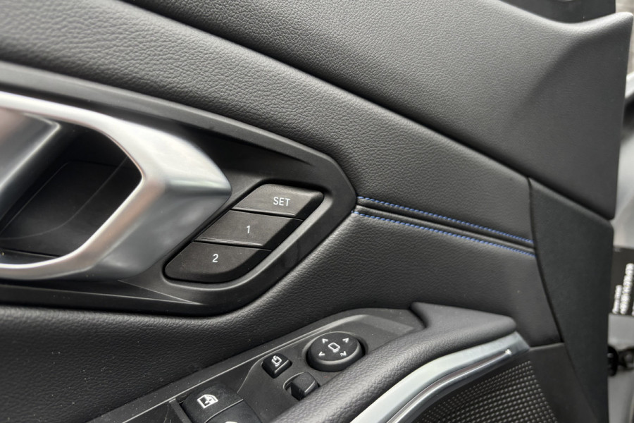 BMW 3 Serie Touring 330e M-Sport Pro | Widescreen | Memory | Camera | Laserlight | Adaptive Cruise