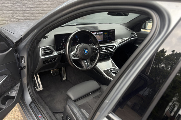 BMW 3 Serie Touring 330e M-Sport Pro | Widescreen | Memory | Camera | Laserlight | Adaptive Cruise