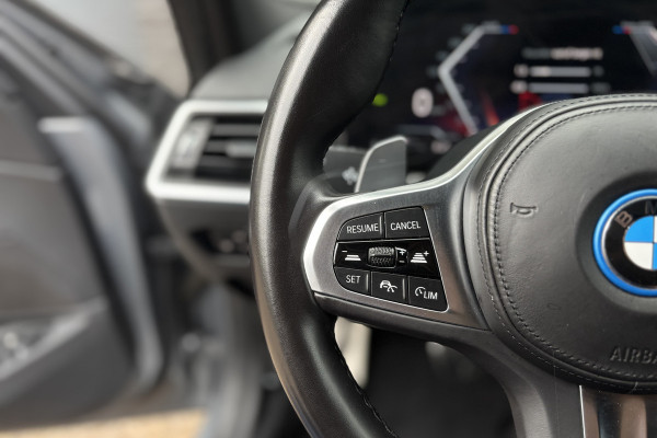BMW 3 Serie Touring 330e M-Sport Pro | Widescreen | Memory | Camera | Laserlight | Adaptive Cruise