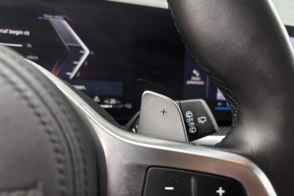 BMW 3 Serie Touring 330e M-Sport Pro | Widescreen | Memory | Camera | Laserlight | Adaptive Cruise