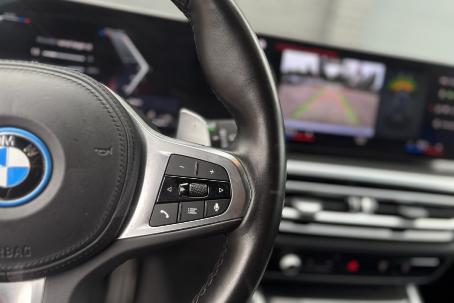 BMW 3 Serie Touring 330e M-Sport Pro | Widescreen | Memory | Camera | Laserlight | Adaptive Cruise