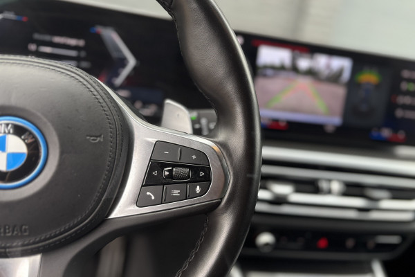 BMW 3 Serie Touring 330e M-Sport Pro | Widescreen | Memory | Camera | Laserlight | Adaptive Cruise