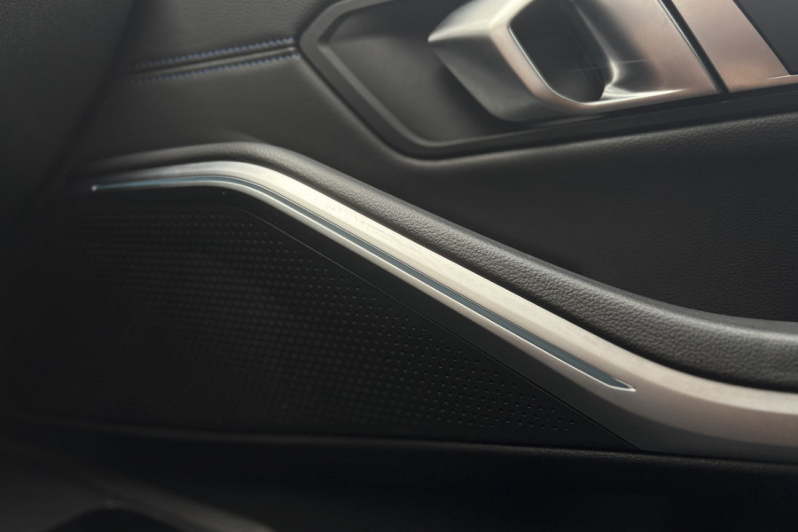 BMW 3 Serie Touring 330e M-Sport Pro | Widescreen | Memory | Camera | Laserlight | Adaptive Cruise