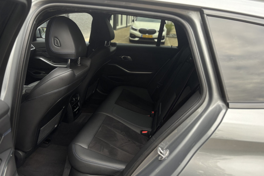 BMW 3 Serie Touring 330e M-Sport Pro | Widescreen | Memory | Camera | Laserlight | Adaptive Cruise
