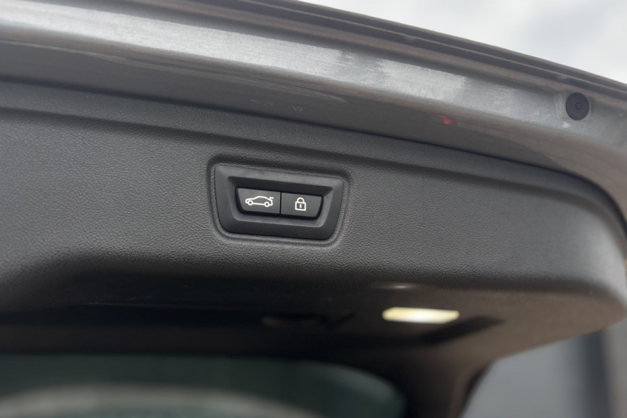 BMW 3 Serie Touring 330e M-Sport Pro | Widescreen | Memory | Camera | Laserlight | Adaptive Cruise