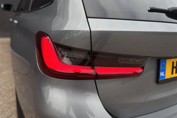 BMW 3 Serie Touring 330e M-Sport Pro | Widescreen | Memory | Camera | Laserlight | Adaptive Cruise