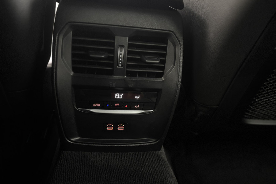 BMW 3 Serie Touring 330e M-Sport Pro | Widescreen | Memory | Camera | Laserlight | Adaptive Cruise