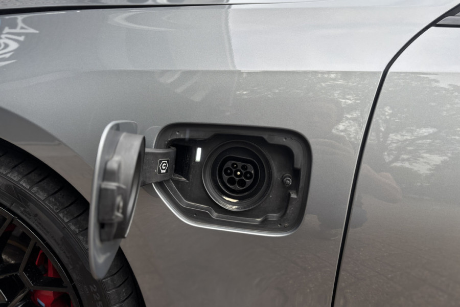 BMW 3 Serie Touring 330e M-Sport Pro | Widescreen | Memory | Camera | Laserlight | Adaptive Cruise