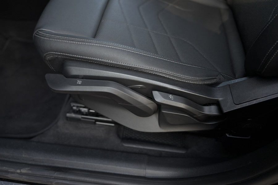 BMW 2 Serie Active Tourer 218i | Harman Kardon | Head-up | Camera | Trekhaak | Comfort Access