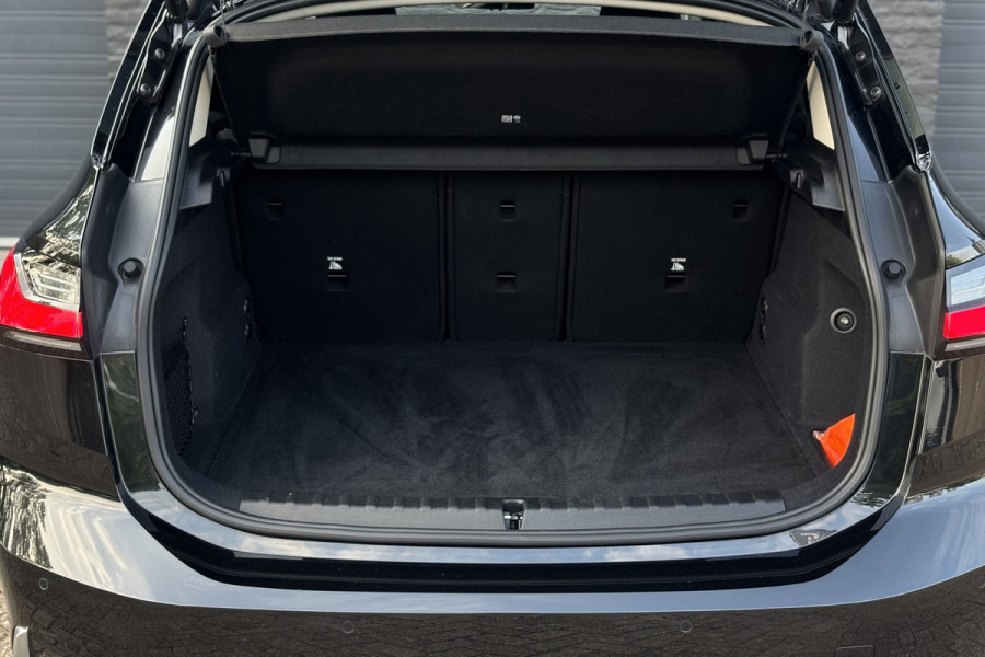 BMW 2 Serie Active Tourer 218i | Harman Kardon | Head-up | Camera | Trekhaak | Comfort Access