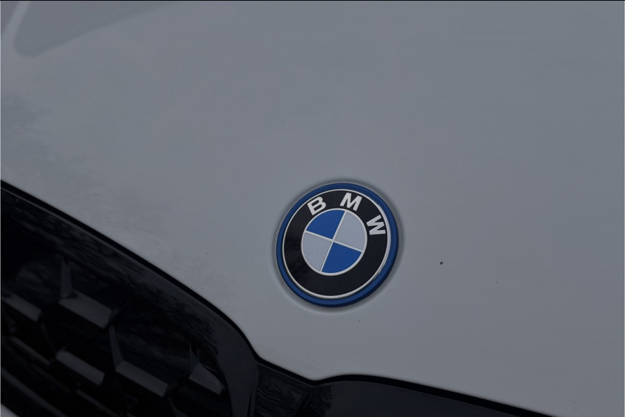 BMW 3 Serie Touring 330e M-Sport | 19,5 kWh Accu | Panodak | Head-Up | Memory | Trekhaak | 360° Camera | Fabrieksgarantie