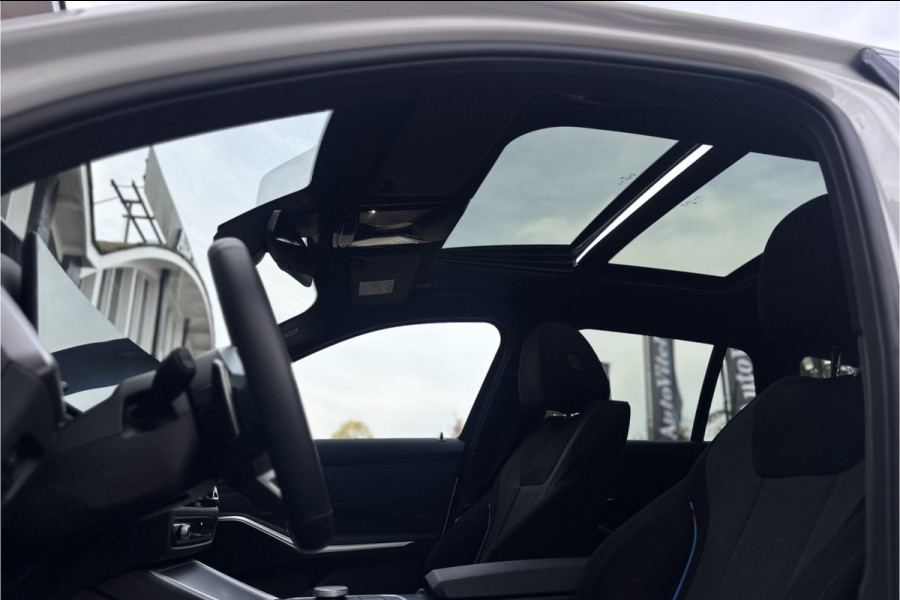 BMW 3 Serie Touring 330e M-Sport | 19,5 kWh Accu | Panodak | Head-Up | Memory | Trekhaak | 360° Camera | Fabrieksgarantie