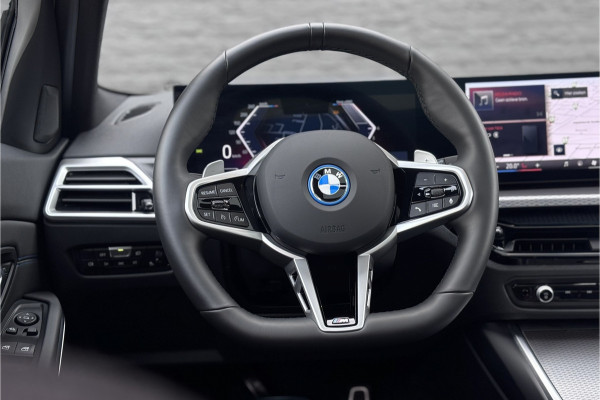 BMW 3 Serie Touring 330e M-Sport | 19,5 kWh Accu | Panodak | Head-Up | Memory | Trekhaak | 360° Camera | Fabrieksgarantie