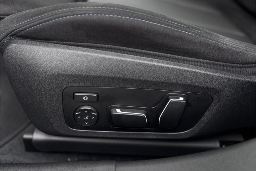 BMW 3 Serie Touring 330e M-Sport | 19,5 kWh Accu | Panodak | Head-Up | Memory | Trekhaak | 360° Camera | Fabrieksgarantie