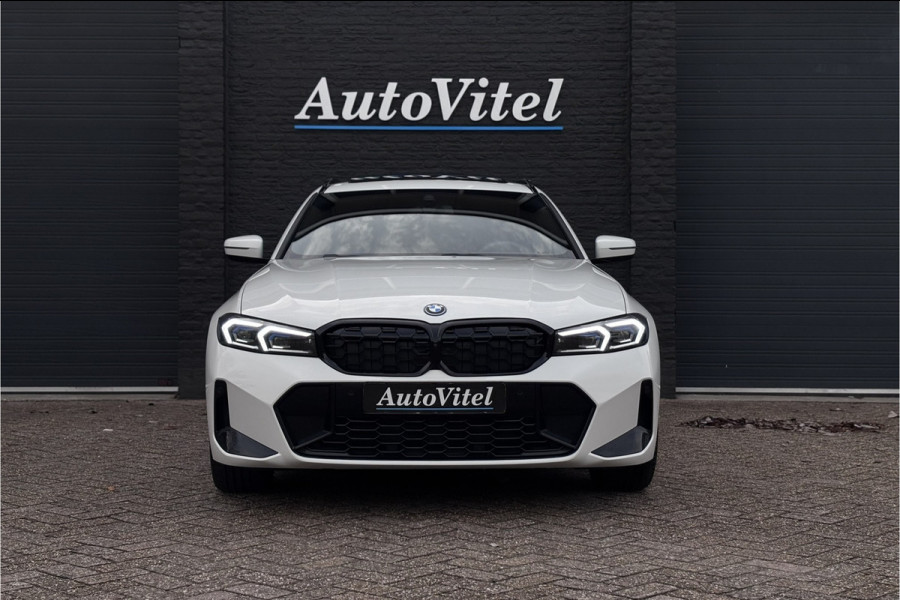 BMW 3 Serie Touring 330e M-Sport | 19,5 kWh Accu | Panodak | Head-Up | Memory | Trekhaak | 360° Camera | Fabrieksgarantie