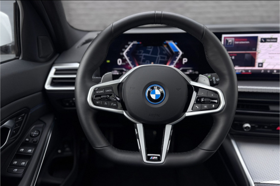BMW 3 Serie Touring 330e M-Sport | 19,5 kWh Accu | Panodak | Head-Up | Memory | Trekhaak | 360° Camera | Fabrieksgarantie