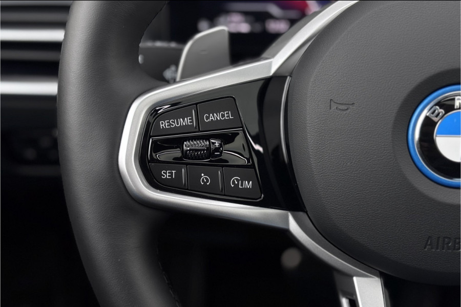 BMW 3 Serie Touring 330e M-Sport | 19,5 kWh Accu | Panodak | Head-Up | Memory | Trekhaak | 360° Camera | Fabrieksgarantie