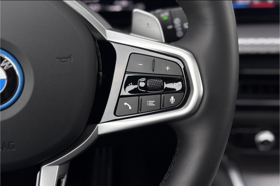 BMW 3 Serie Touring 330e M-Sport | 19,5 kWh Accu | Panodak | Head-Up | Memory | Trekhaak | 360° Camera | Fabrieksgarantie
