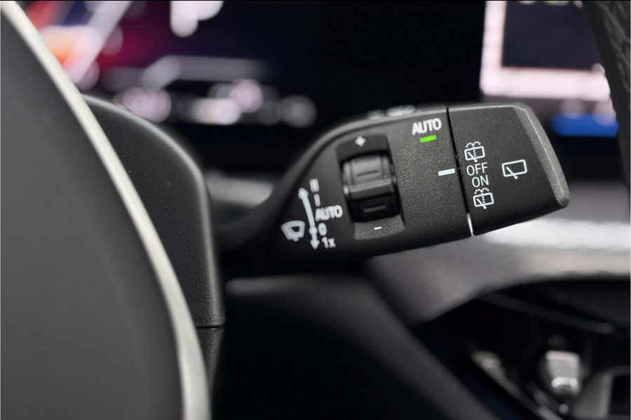 BMW 3 Serie Touring 330e M-Sport | 19,5 kWh Accu | Panodak | Head-Up | Memory | Trekhaak | 360° Camera | Fabrieksgarantie