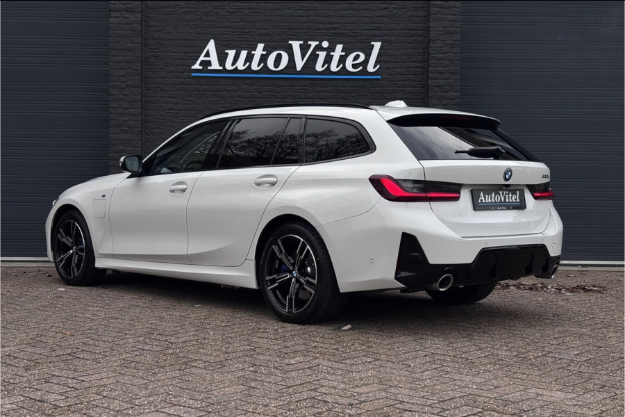 BMW 3 Serie Touring 330e M-Sport | 19,5 kWh Accu | Panodak | Head-Up | Memory | Trekhaak | 360° Camera | Fabrieksgarantie