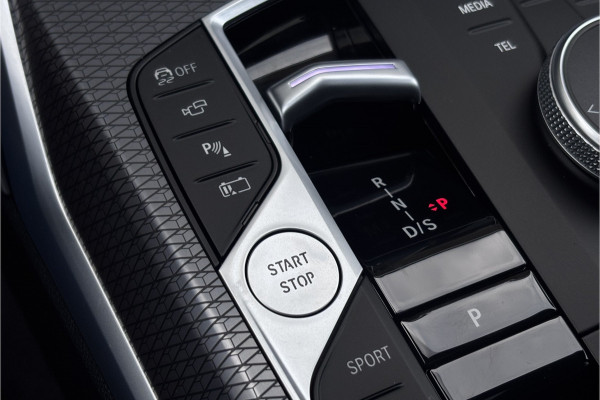 BMW 3 Serie Touring 330e M-Sport | 19,5 kWh Accu | Panodak | Head-Up | Memory | Trekhaak | 360° Camera | Fabrieksgarantie