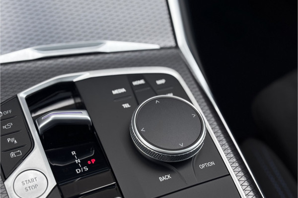 BMW 3 Serie Touring 330e M-Sport | 19,5 kWh Accu | Panodak | Head-Up | Memory | Trekhaak | 360° Camera | Fabrieksgarantie