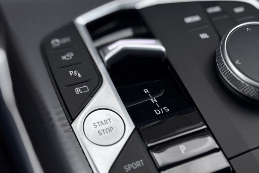 BMW 3 Serie Touring 330e M-Sport | 19,5 kWh Accu | Panodak | Head-Up | Memory | Trekhaak | 360° Camera | Fabrieksgarantie