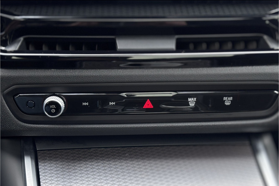 BMW 3 Serie Touring 330e M-Sport | 19,5 kWh Accu | Panodak | Head-Up | Memory | Trekhaak | 360° Camera | Fabrieksgarantie