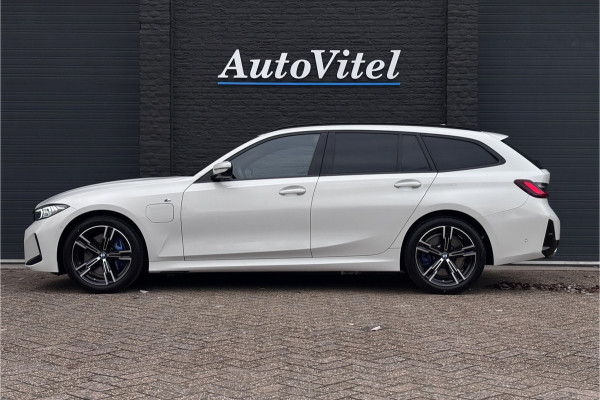 BMW 3 Serie Touring 330e M-Sport | 19,5 kWh Accu | Panodak | Head-Up | Memory | Trekhaak | 360° Camera | Fabrieksgarantie