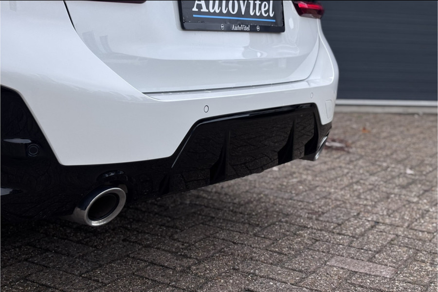 BMW 3 Serie Touring 330e M-Sport | 19,5 kWh Accu | Panodak | Head-Up | Memory | Trekhaak | 360° Camera | Fabrieksgarantie