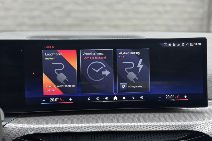 BMW 3 Serie Touring 330e M-Sport | 19,5 kWh Accu | Panodak | Head-Up | Memory | Trekhaak | 360° Camera | Fabrieksgarantie