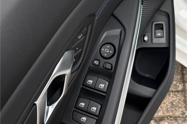 BMW 3 Serie Touring 330e M-Sport | 19,5 kWh Accu | Panodak | Head-Up | Memory | Trekhaak | 360° Camera | Fabrieksgarantie